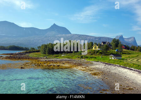 Hugelhornet und Eidetind Granit Berg in der Nähe von Bodo, Arktis Norwegen nahe E6 in der Nähe von Efjord Stockfoto