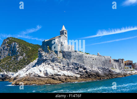 Kirche St. Peter und Befestigungsanlagen. Porto Venere, Italien Stockfoto