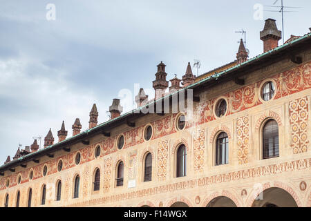 Detail des Freskens auf der piazza ducale. Vigevano, Italien Stockfoto