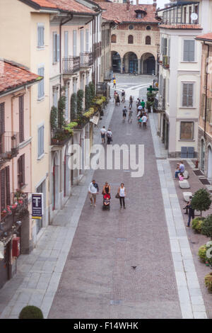 Gewöhnlichen Sonntag an der Innenstadt. Vigevano, Lombardia. Italien Stockfoto