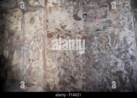 Taiyuan. 23. August 2015. Foto aufgenommen am 23. August 2015 zeigt die Wandmalereien im Inneren des Palastes Amitabha Dayun Tempel, Pingshun Grafschaft, Nord-China Shanxi Provinz. Die Dayun-Tempel wurde ursprünglich im dritten Jahr der Tianfu, später Jin-Dynastie (AD 938) gebaut. Es ist eines der fünf verbleibenden Holzkonstruktion-Gebäude von der Periode der fünf Dynastien in China. Für die Reparatur und Restaurierung des Tempels seit April dieses Jahres wurden mehr als 2 Millionen RMB investiert. © Fan Minda/Xinhua/Alamy Live-Nachrichten Stockfoto