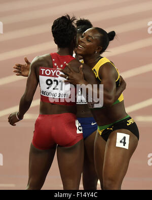 (150827)--Peking, 27. August 2015 (Xinhua)--Jamaikas Veronica Campbell-Brown reagiert nach der Frauen 200 m Halbfinale bei der IAAF Weltmeisterschaften 2015 bei der "Vogels Nest'National Stadion in Peking, Hauptstadt von China, 27. August 2015. (Xinhua/Gong Lei) Stockfoto