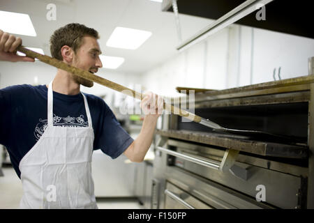 USA, Utah, Salt Lake City, Koch arbeitet in der Bäckerei Stockfoto