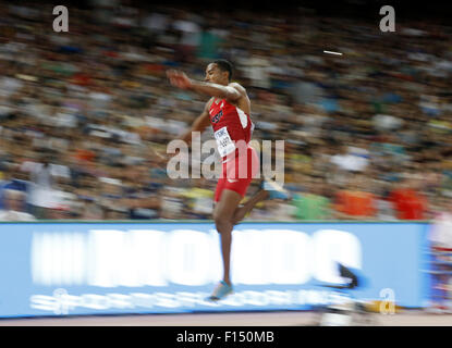 Peking, China. 26. August 2015. Gewinner Christian Taylor der Vereinigten Staaten konkurriert, während die Männer Dreisprung Finale bei der IAAF Weltmeisterschaften 2015 an die "Vogels Nest'National Stadion in Peking, Hauptstadt von China, 26. August 2015. Bildnachweis: Wang Lili/Xinhua/Alamy Live-Nachrichten Stockfoto