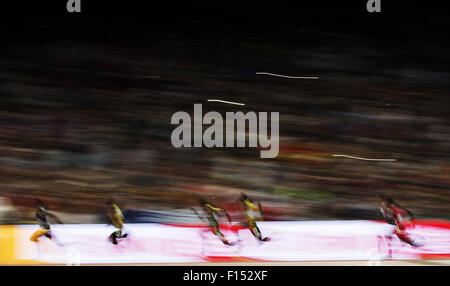 Peking, China. 27. August 2015. Athleten kämpfen, während die Männer 200m-Finale bei den Weltmeisterschaften 2015 in das "Vogelnest" Nationalstadion in Peking, Hauptstadt von China, 27. August 2015. © Fei Maohua/Xinhua/Alamy Live-Nachrichten Stockfoto