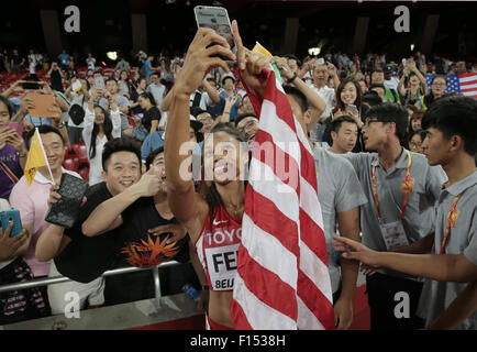 Peking, China. 27. August 2015. Allyson Felix der USA feiert nach dem Gewinn der Frauen 400m Finale während der Peking 2015 IAAF World Championships im National Stadium, auch bekannt als Vogelnest, in Peking, China, 27. August 2015. Bildnachweis: Dpa picture Alliance/Alamy Live News Stockfoto