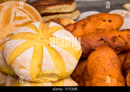 Artisan Brot Stand auf einem Markt in Alcala, Teneriffa, Kanarische Inseln, Spanien. Stockfoto