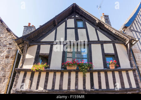 Die steile Straße Rue du Jezerel Dinan, Nordwesten Frankreich Juli 2015 PHILLIP ROBERTS Stockfoto