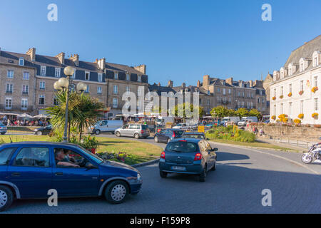 Markttag in Dinan, Bretagne, Frankreich Stockfoto