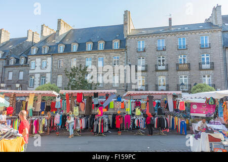 Markttag in Dinan, Bretagne, Frankreich Stockfoto