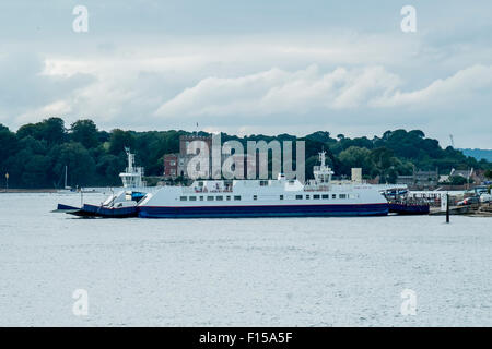 Sandbänke Kette Fähre voller Fahrzeuge, Poole Dorset UK Stockfoto