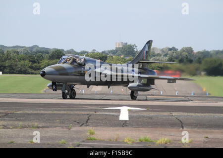 Hawker Hunter-T.7 G-BFXI (WV372) auf seiner schicksalhaften Abkehr von North Weald Airfield in Essex auf Samstag, 22. August 2015 fotografiert. 22.08.2015. Stockfoto