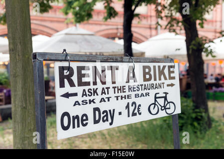 Mieten Sie ein Fahrrad-Schild, Berlin, Deutschland Stockfoto