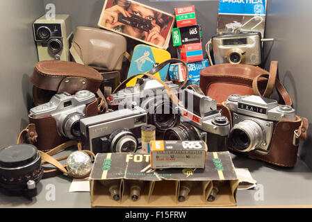 Vintage DDR Kameras angezeigt im DDR Museum in Berlin, Deutschland Stockfoto