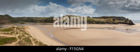 Panorama von Three Cliffs Bay an der Südküste der Gower Halbinsel, Swansea Stockfoto