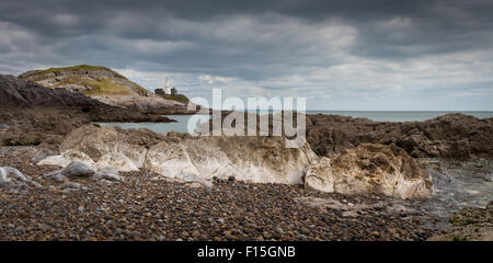 Blaue Flagge und Seaside Award Gewinner Armband Bay Beach ist nur um Mumbles Kopf auf der Gower Halbinsel in Südwales. Stockfoto