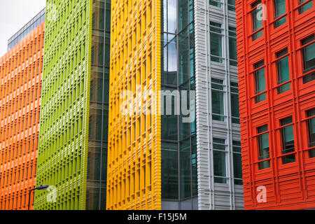 Farbenfrohe moderne Fassaden (Central Saint Giles, London, UK) Stockfoto