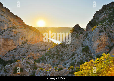 Sonnenuntergang in Canyon du Verdon, See Sainte-Croix, Parc Naturel Regional du Verdon, Alpes-de-Haute-Provence, Provence, Frankreich Stockfoto