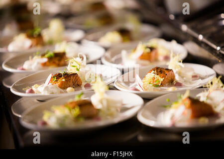 Lachs Abendessen bei Hochzeitsfeier servierbereit Stockfoto