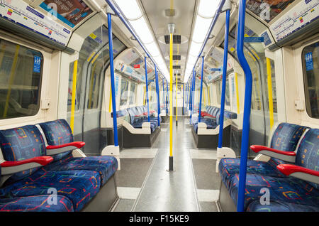 Innere Leere Piccadilly Line-Zug-Wagen auf die Londoner U-Bahn, England, UK Stockfoto