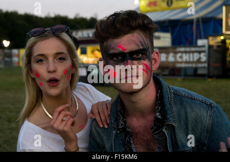 Leeds, UK. 27. August 2015. Nachtschwärmer am ersten Tag des Leeds Festival. Donnerstag, 27. August 2015 Credit: Nicholas Wesson/Alamy Live-Nachrichten Stockfoto