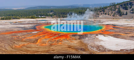Grand prismatische Frühling bei Midway Geyser Basin, Yellowstone-Nationalpark, Teton County, Wyoming, USA Stockfoto