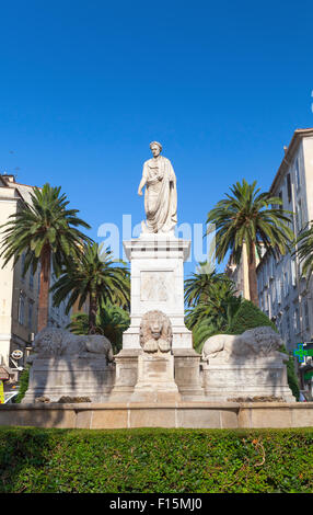 Ajaccio, Frankreich - 7. Juli 2015: Statue von Napoleon Bonaparte im römischen Gewand, historische Zentrum von Ajaccio Stadt Stockfoto