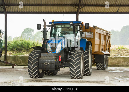 Traktoren und Anhänger mit platten Reifen. Stockfoto