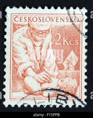 CeskoSlovensko Arzt Untersuchung prüfen, Baby Kleinkind Mario Stretti Del 2Kcs Stempel Stockfoto