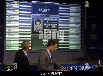 New York, USA. 27. August 2015. Die US Open Unentschieden Liste wird während der US Open Tennis-ziehen-Zeremonie in New York, Vereinigte Staaten, am 27. August 2015 gesehen. Die US Open 2015 wird vom 31. August bis zum 13. September im Arthur Ashe Stadium in New York in den Vereinigten Staaten stattfinden. © Wang Lei/Xinhua/Alamy Live-Nachrichten Stockfoto