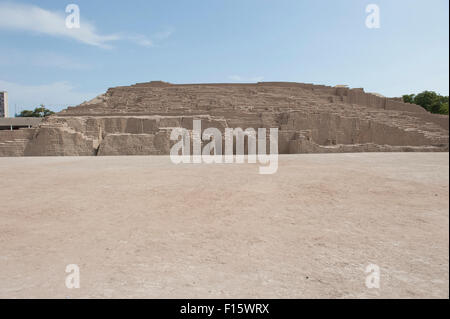 Pyramide der Huaca Pucllana Stockfoto