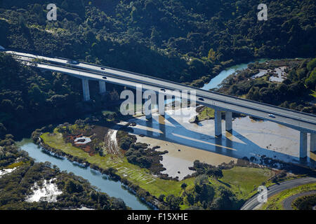 State Highway 1 in Richtung Viadukt, North Auckland, Nordinsel, Neuseeland - Antenne Stockfoto