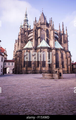 Rückansicht des St. Veits-Dom auf der Prager Burg in Prag, Tschechische Republik Stockfoto