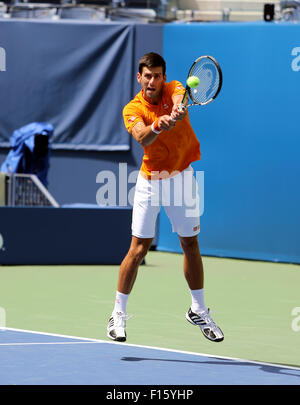 Flushing Meadows, New York, USA. 27. August 2015. Novak Djokovic üben am Billie Jean King Tennis Center in Flushing Meadows, New York am 27. August 2015, in Vorbereitung auf die US Open. Bildnachweis: Adam Stoltman/Alamy Live-Nachrichten Stockfoto