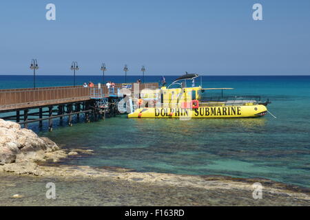 Die Sehenswürdigkeiten von Fig Tree Bay, Protaras, Zypern, die Dolphin u-Boot Boot. Stockfoto