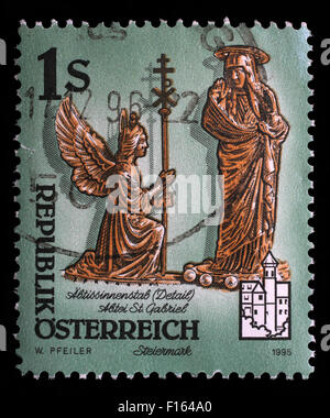 Briefmarke gedruckt durch Österreich, zeigt Figuren von Erzengel Gabriel und Jungfrau Maria, Mariä Verkündigung, Kloster Admont, ca. 1995 Stockfoto