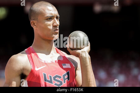 Peking, China. 28. August 2015. Ashton Eaton der USA tritt beim Kugelstoßen Decathlon-Wettbewerb bei den 15. International Association of Athletics Federations (IAAF) Leichtathletik-Weltmeisterschaften in Peking, China, 28. August 2015. Bildnachweis: Dpa picture Alliance/Alamy Live News Stockfoto