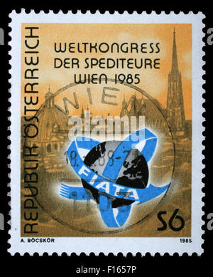 Briefmarke gedruckt in der Österreich zeigt die Ansicht von Wien, internationale Vereinigung der Spediteure, ca. 1985 Stockfoto