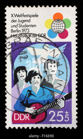 Gedruckt in DDR Stempel zeigt Festival Emblem des 10. Festival der Jugend und Studenten, Berlin, ca. 1973 Stockfoto