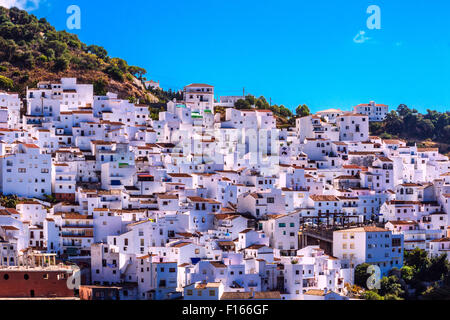 Casares, weißes Dorf im andalusischen Berge, Spanien Stockfoto