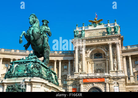 Prinz Eugene Statue vor Neue Burg am Heldenplatz in der Hofburg komplexe Gebäude Stockfoto