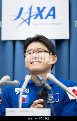 Tokio, Japan. 27. August 2015. Japanischer Astronaut Norishige Kanai spricht während einer Pressekonferenz in Tokio Büro der Japan Aerospace Exploration Agency auf Donnerstag, 27. August 2015. Kanai, eine 38 Jahre alte ehemalige Maritime Self-Defense Force Arzt, wird in den Weltraum reisen und übernachten auf der internationalen Raumstation ISS für etwa sechs Monate ab November 2017. Er wird die 12. Japaner Reisen in den Weltraum und die siebte, für einen längeren Zeitraum an Bord der ISS bleiben. © AFLO/Alamy Live-Nachrichten Stockfoto