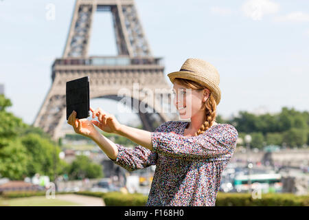 Frau Besuch Paris Stockfoto