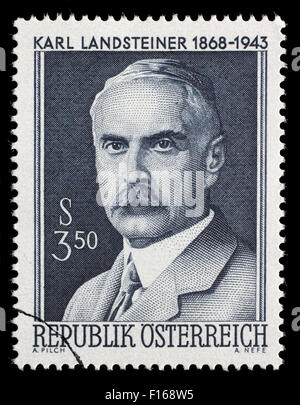 Briefmarke gedruckt in Österreich zeigt Karl Landsteiner, ca. 1968 Stockfoto