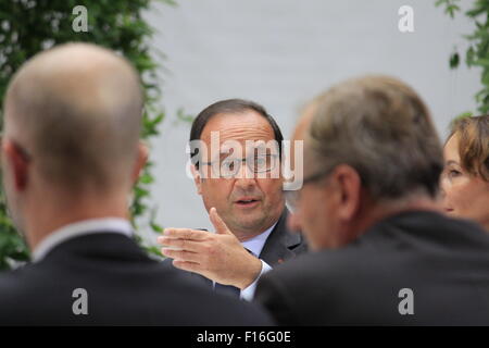 Der französische Präsident Francois Hollande mit dem Minister für Ökologie, nachhaltige Entwicklung und Energie, Segolene Royal Stockfoto