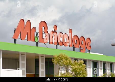 Monsieur Bricolage 'Mr Bricolage' Superstore mit Logo in Frankreich Stockfoto