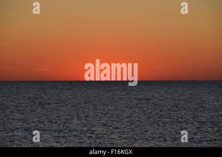 Sonnenaufgang in Waukegan Municipal Beach, Waukegan, Illinois Stockfoto