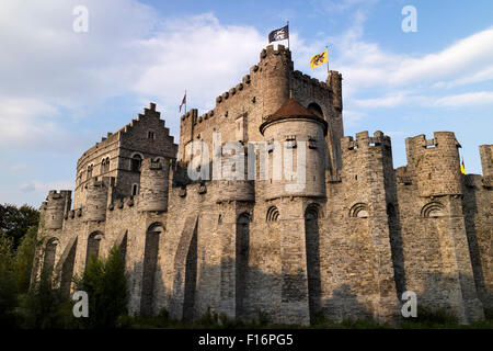 Burg Gravensteen in Ghend, Belgien in der Dämmerung Stockfoto