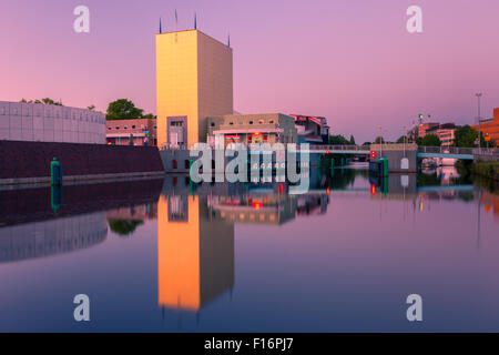 Groninger Museum zur blauen Stunde in Groningen, Niederlande Stockfoto