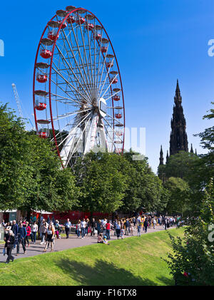 dh Edinburgh Wheel PRINCES ST GARDENS EDINBURGH Riesenrad Sommer schottland City Street Garden Stockfoto